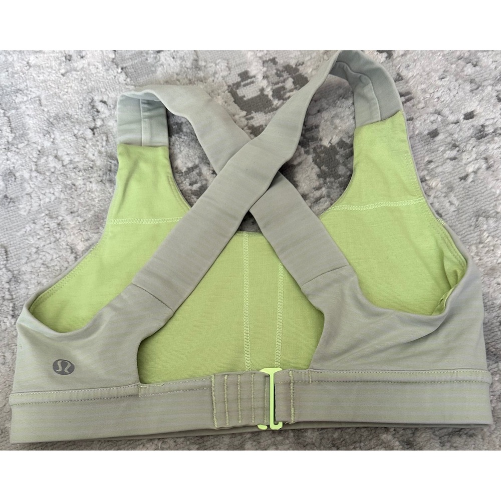 Lululemon Athletica Sports Bra Light Green 4 Crisscross Back Adjustable Clasp